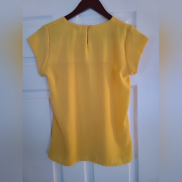 [EUC] Yellow Blouse Short Sleeve - Picture 3 of 4